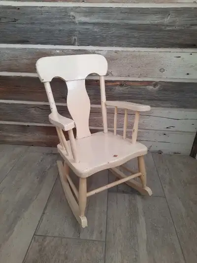 chaise berçante antique pour enfant, View more