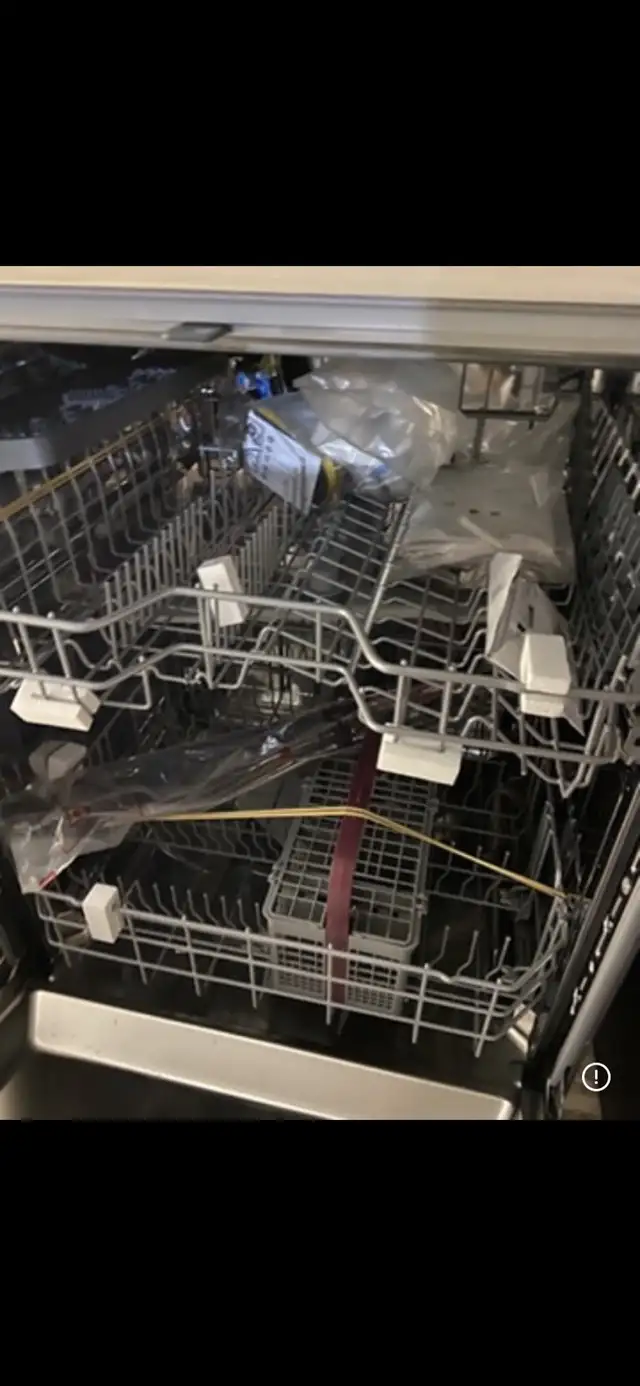 refrigerator +stove +dishwasher in Refrigerators in City of Montréal - Image 7