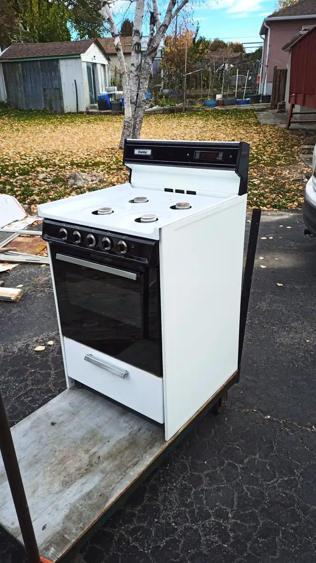 24” Gas Stove, Danby in Stoves, Ovens & Ranges in City of Toronto - Image 4