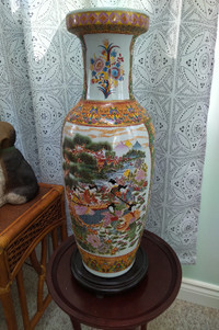 BEAUTIFUL ASIAN FLOOR VASE WITH WOOD STAND