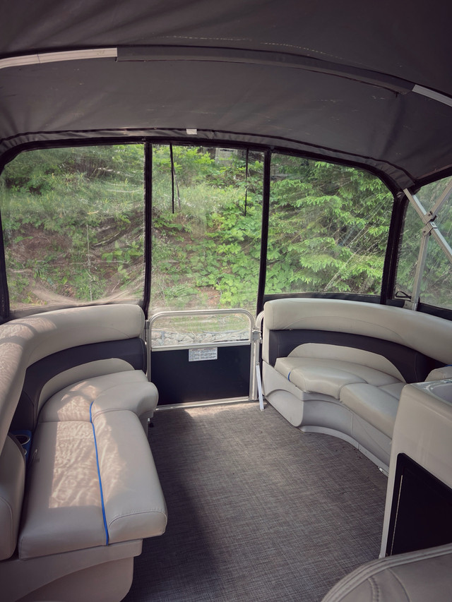 2018 Legend Pontoon 21 ft. + 90HP + 2 axel galvanized trailer in Powerboats & Motorboats in Gatineau - Image 3