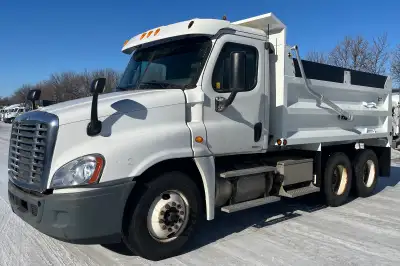 2010 Freighliner Cascadia T/A Gravel Truck. New Box. Engine Make: Cummins, Engine Model: ISX, HP: 45...