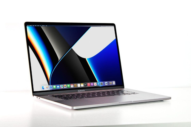 MacBook Pro 15" RETINA DISPLAY-INTEL i7 16GB 750GB SSD -50% OFF in Laptops in City of Toronto