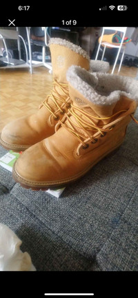 Unisex timberland snow waterproof boots men size 6. Women 8