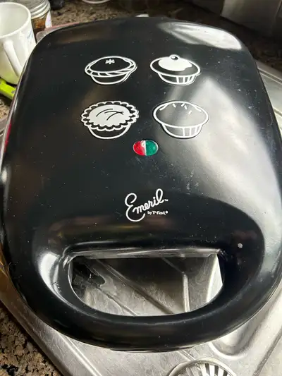 Emeril Mini Pie Maker, View more