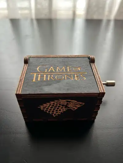 Game Of Thrones Wooden Music Box, Antique Hand-Carved Wooden Hand Crank Musical Box