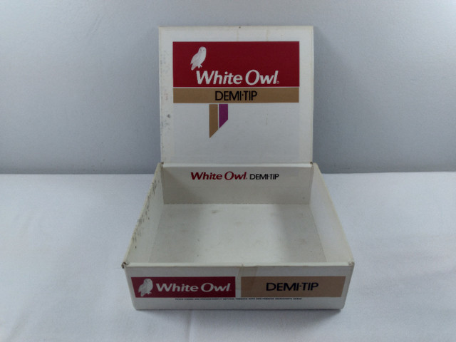 Vintage White Owl New York Cigar Box in Arts & Collectibles in Moncton - Image 3