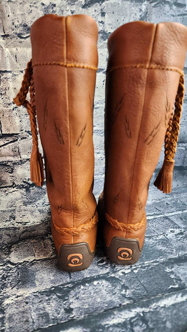 Manitobah Mukluk Boots in Women's - Shoes in Lethbridge - Image 3