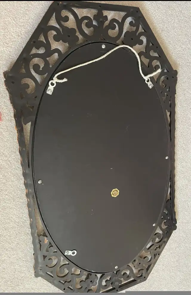 Ornate Oval Mirror in Home Décor & Accents in Calgary - Image 6