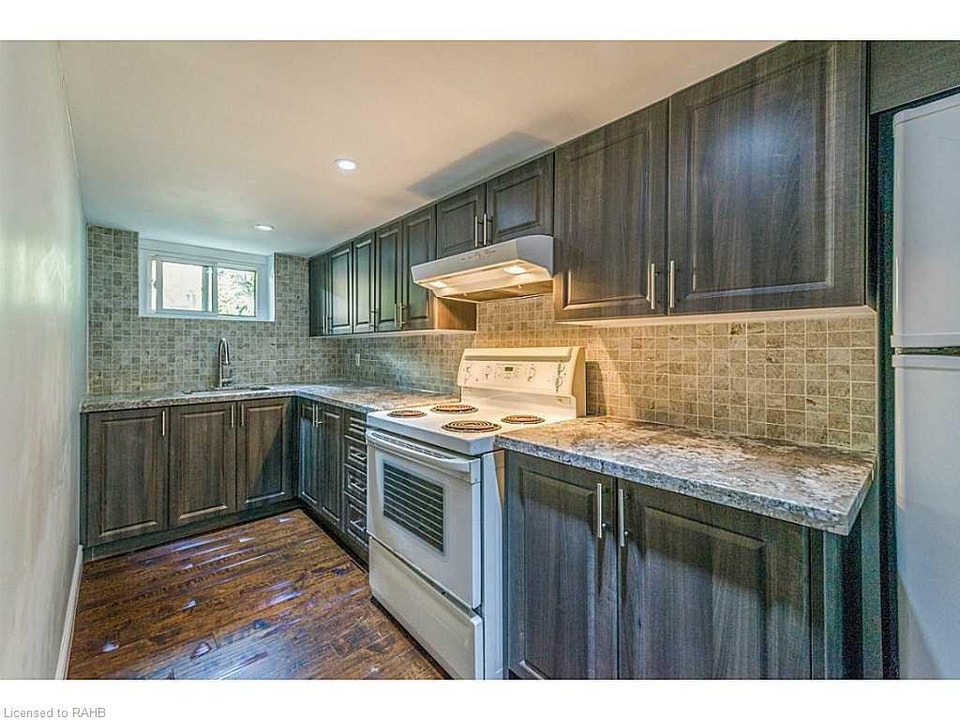 2 bedrooms Basement Apartment 3