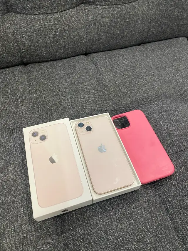Pink iphone 1365561390644481122