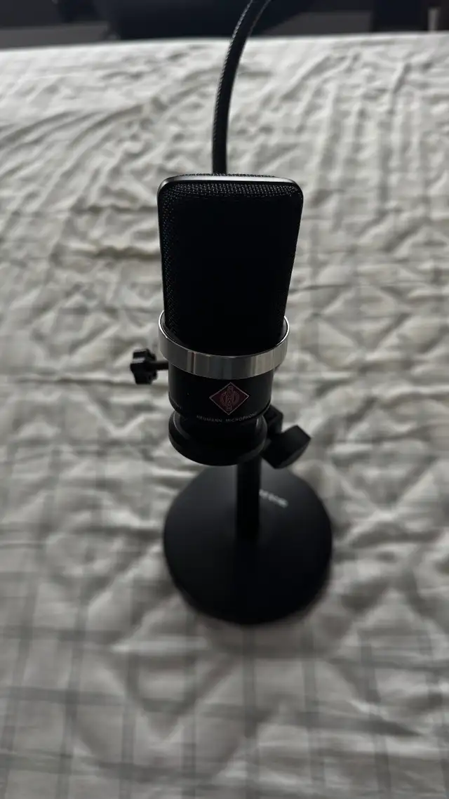 Neumann TLM 102 Microphone in Pro Audio & Recording Equipment in Markham / York Region - Image 2