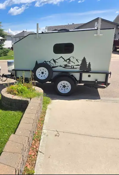 Custom-built 5x10 camper pod in great condition, used for one season. Registered. Lightweight & easy...