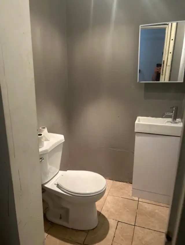 Furnished Basement Room For Rent ($750) (King Street West) in Room Rentals & Roommates in City of Toronto - Image 4