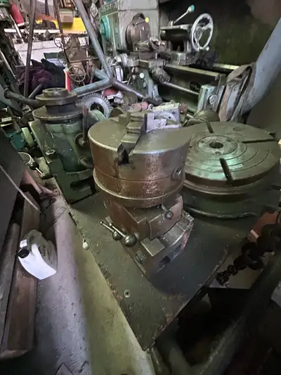 Dividing head, milling machine. Yuasa 7” ch, 5” dia 3 jaw chuck, tilt 0-90 deg, 0-10 deg. Oa 10” hig...
