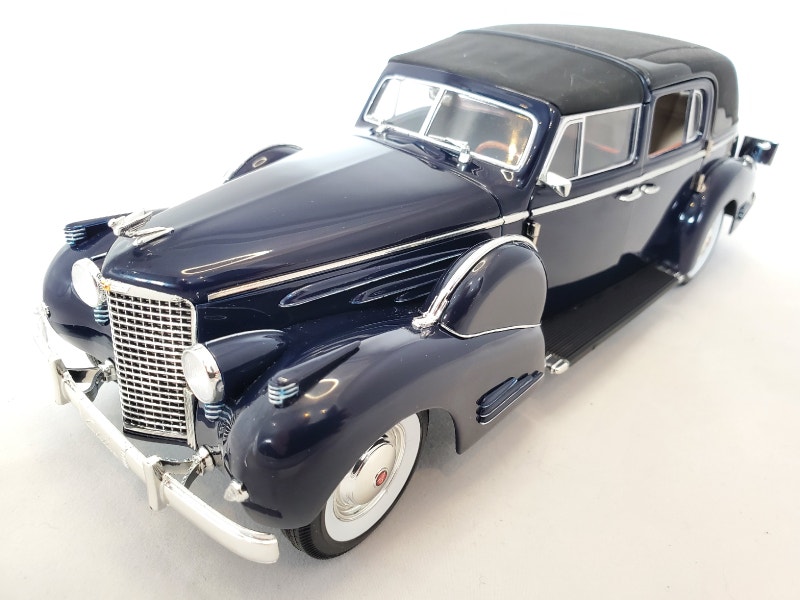 1936 Cadillac V16 Fleetwood Blue 118 Diecast Signature Models Arts
