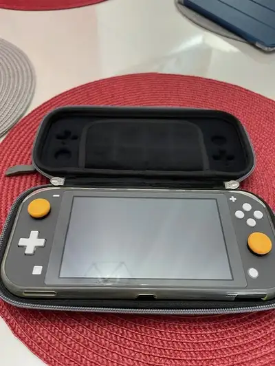 Nintendo Switch Lite (état excellent !), View more