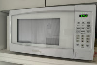 Danby 1 1 cuft White Microwave