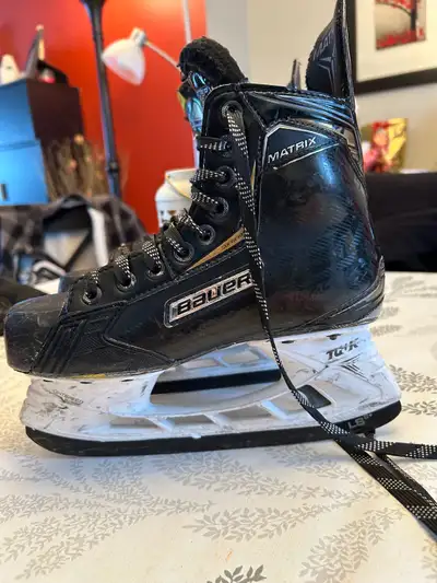 Bauer Supreme Matrix Skates. size 3.5. Shor size 4.5, View more