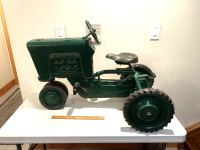Vintage Green Petal Car Tractor, p/u Calgary NW