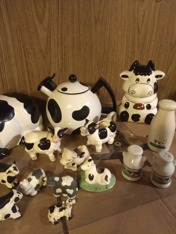 Cow collection 18 pieces mix in Arts & Collectibles in Mississauga / Peel Region - Image 3