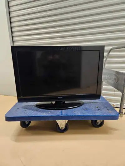 Toshiba Television Model: 40E200U 40" 1080p LCD HDTV No remote - Controls are on the TV All Specific...