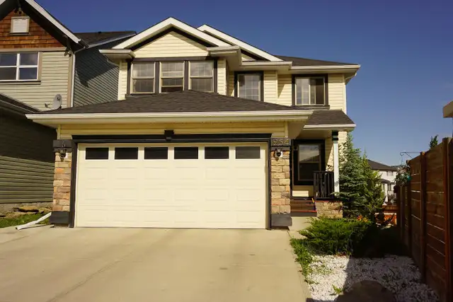 Three bedrooms house in Panorama Hills for rent