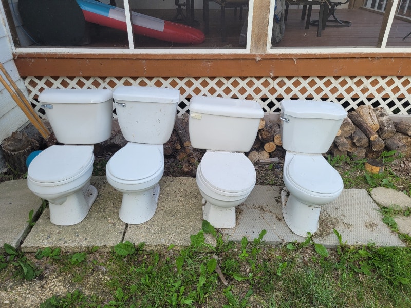 4 toilets for free Free Stuff Winnipeg Kijiji