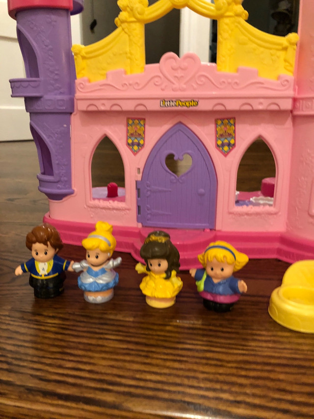 Vintage Fisher Price Little People Princess Castle  in Toys & Games in City of Toronto - Image 2