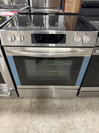 FRIGIDAIRE Glasstop, slide in, electric stove 