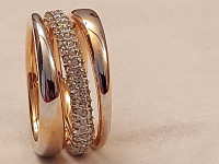 Swarovski Crystal Yellow -white ring .size 5......