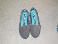Womens or girls DR. Scholls shoes – size 6 m - New