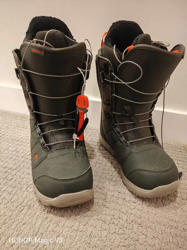 Burton Moto Snowboard Boots Practically New in Snowboard in Calgary - Image 3