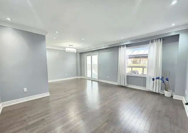 3 Bedroom House For Lease Near Steel Avenue (W)& Martin Grove rd