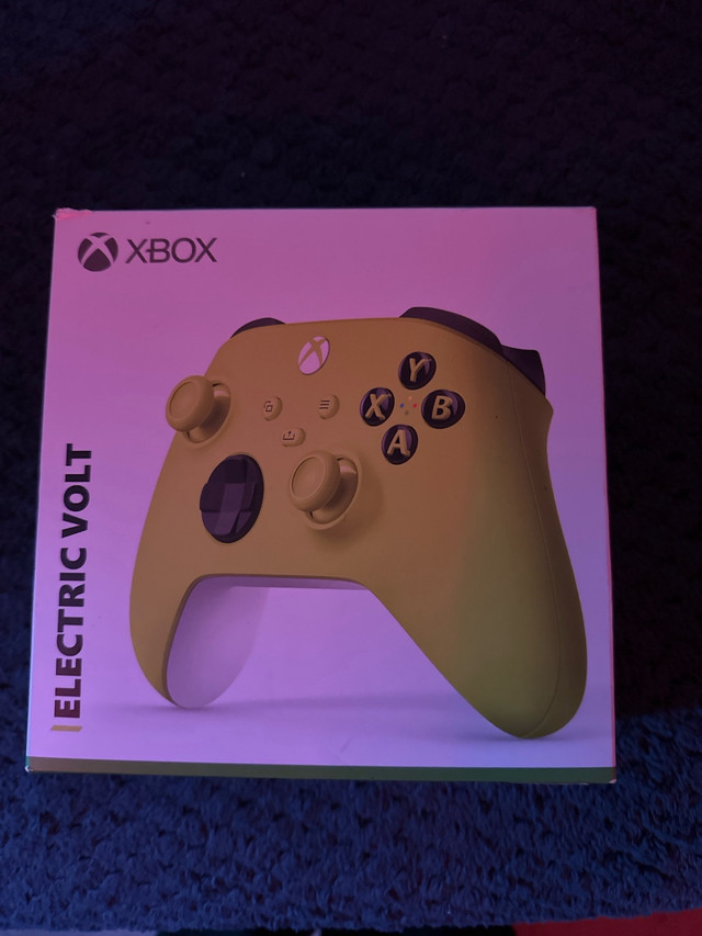 Xbox One Controller (EV) in XBOX One in St. Catharines