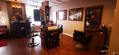 Espace a louer 575$+ taxes pour coiffeuse/coiffeur autonome seulement dans un salon coiffure. Salon...