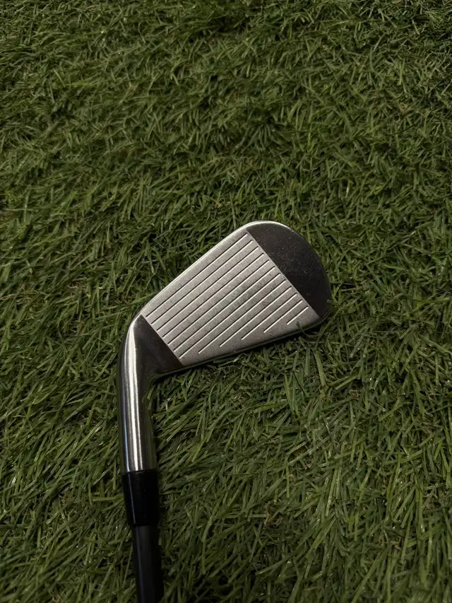 Titleist U500 4 Iron in Golf in Windsor Region - Image 3