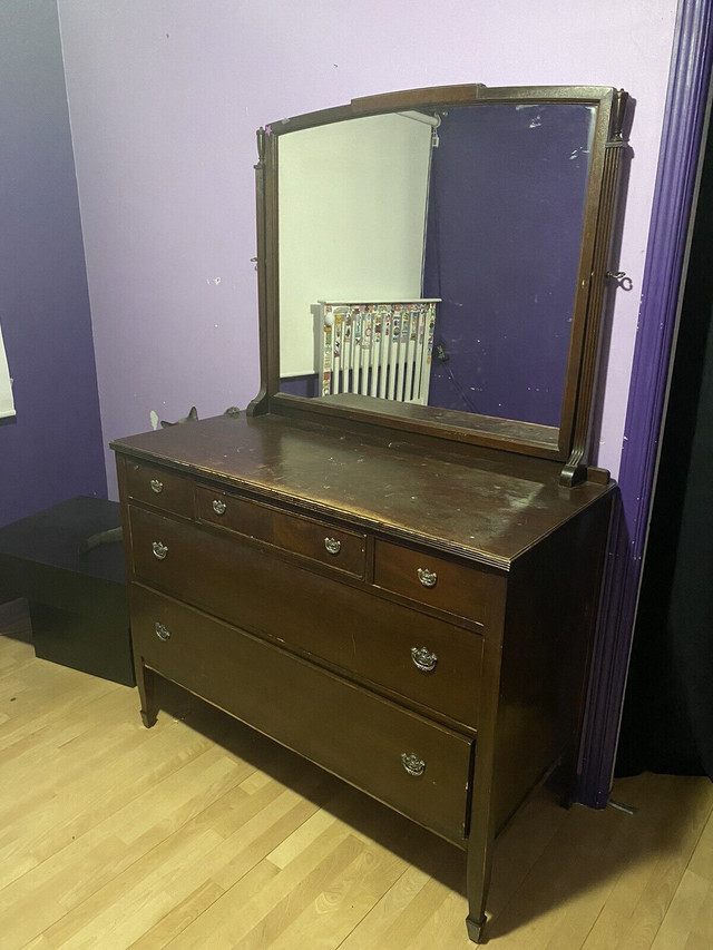 Set de chambre antique- meuble avec miroir et base de lit double dans Lits et matelas  à Longueuil/Rive Sud - Image 2