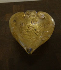 HEART SHAPED ART GLASS ASHTRAY