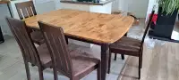 Table de cuisine et chaises à vendre