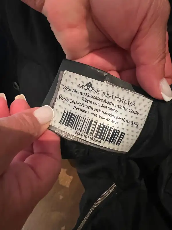 Slightly used Q3 Neoshear Moose Knuckles Black Jacket in Women's - Tops & Outerwear in Mississauga / Peel Region - Image 4