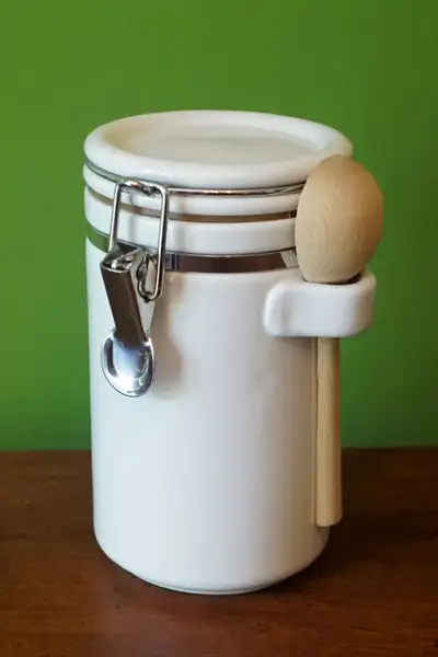 Pot à café en céramique avec petite cuillère en bois, View more