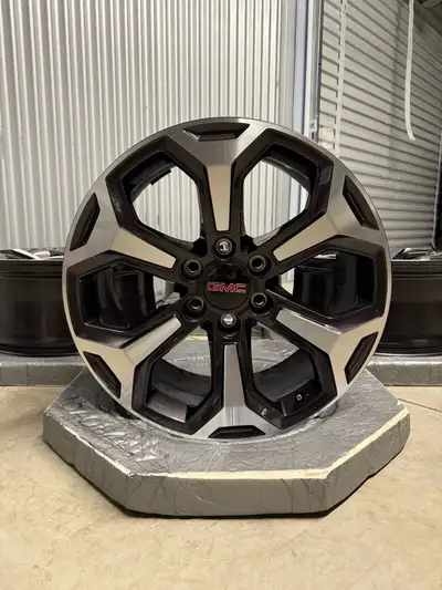 2025 20” OEM GM AT4 Ultimate 6x139.7 bolt pattern rims. Taken off 2025 Yukon AT4 Ultimate. Directly...