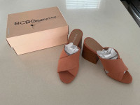 BCBGeneration “Valerie Smooth Nubuck” Peach Sandals- 6.5- New