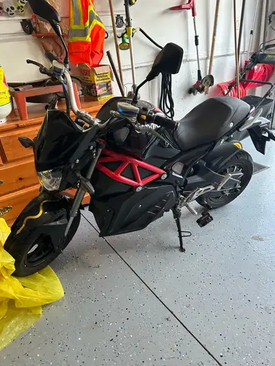 Electrical motorcycle needs a new battery other than that is in a good condition