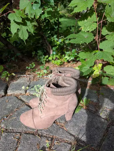 Autumn Boot Heels (Size 9) , View more