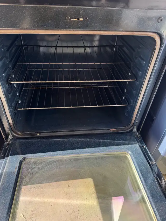 Whirlpool Electric Range in Stoves, Ovens & Ranges in Calgary - Image 4