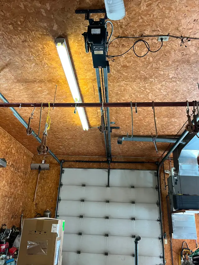 Garage doors in Garage Sales in Ottawa - Image 2