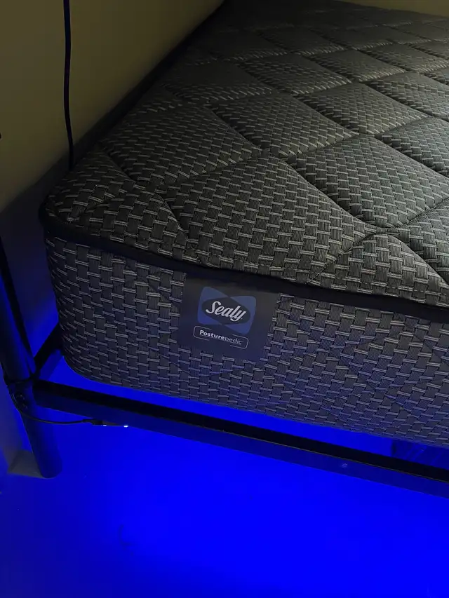 Matelas simple Sealy in Beds & Mattresses in Sherbrooke - Image 3