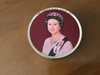 QUEEN ELIZABETH SILVER JUBILEE TIN.  801